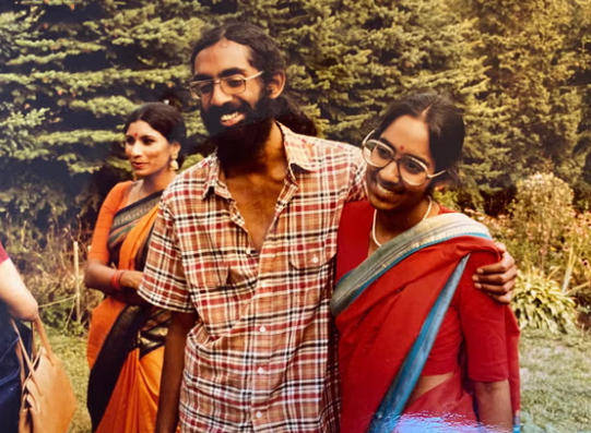 黄仁勋的5万亿时刻：超越日本GDP的“AI卖铲人”