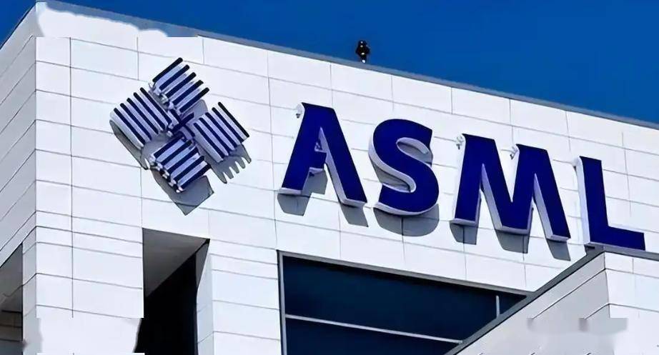 号外!荷兰当局在10月31日宣布将禁售DUV光刻机,荷兰这个举动被外界视作对东方大国发展的遏制,但其代价首先砸在了本国企业身上