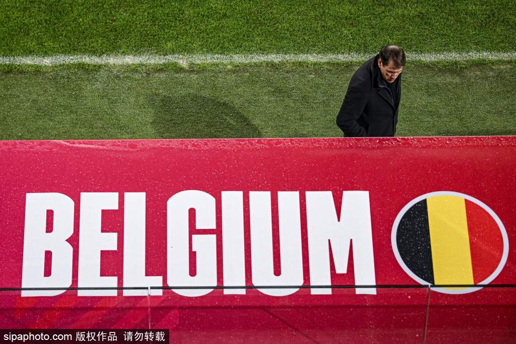 邵佳一打破常规！4位零国脚经验球员或入选国足，引发球迷热议