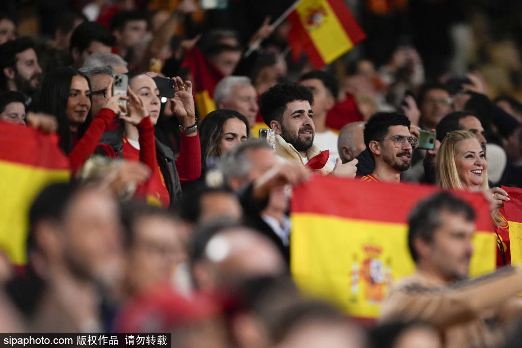 “西班牙足球甲级联赛亚马尔18岁139天打