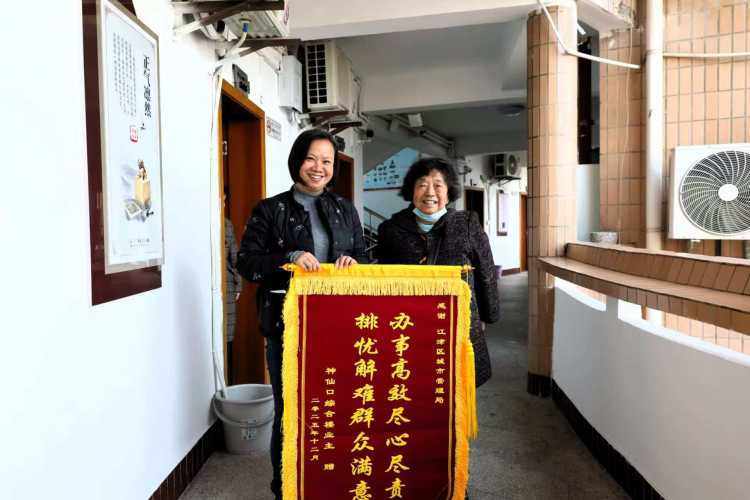 重庆江津：城市治理有温度 锦旗致谢映初心
