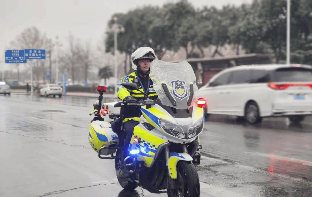 风雪中的守护 | 风雪“豫”警,温暖守护! 风雪中的守护 | 风雪“豫”警,温暖守护!