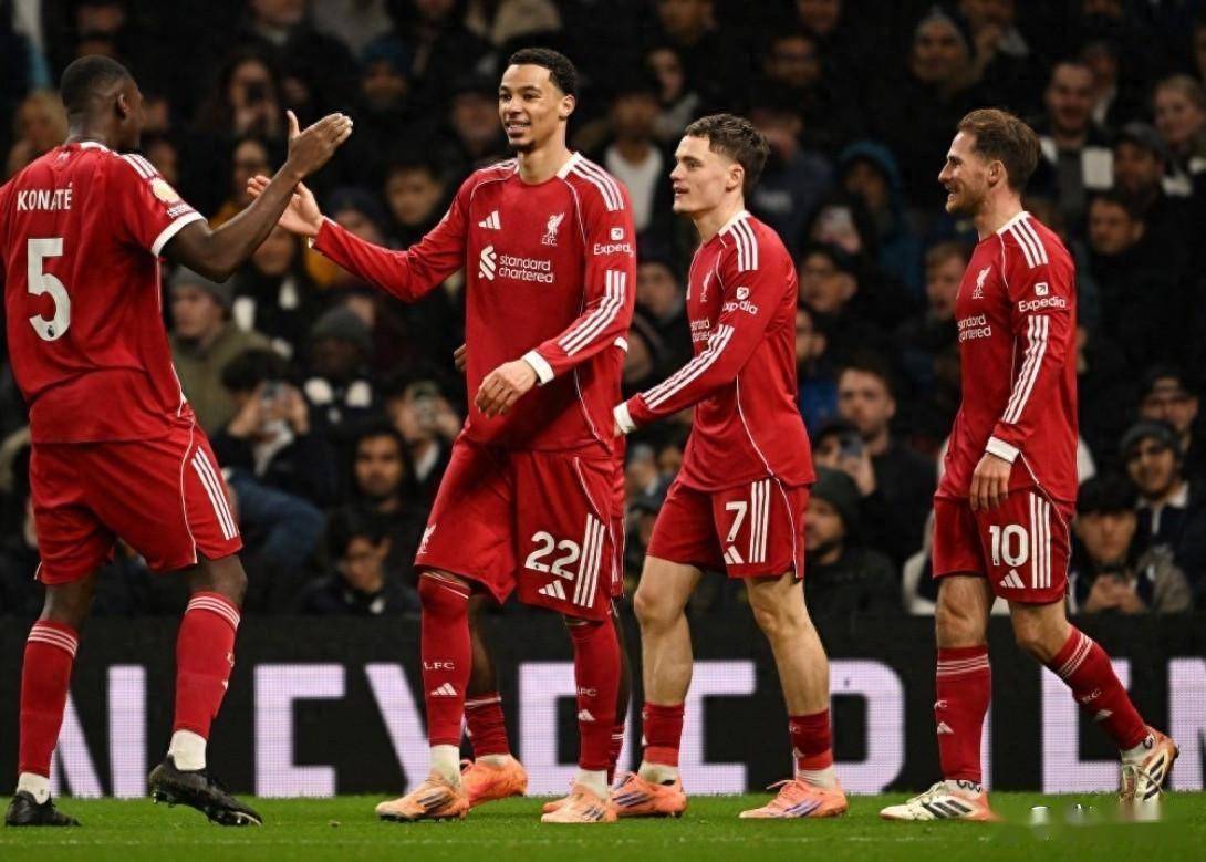 英格兰足球超级联赛英超最新积分榜出炉曼城3-0先赛登顶切尔西2-2守第四狼0-2遭10连败