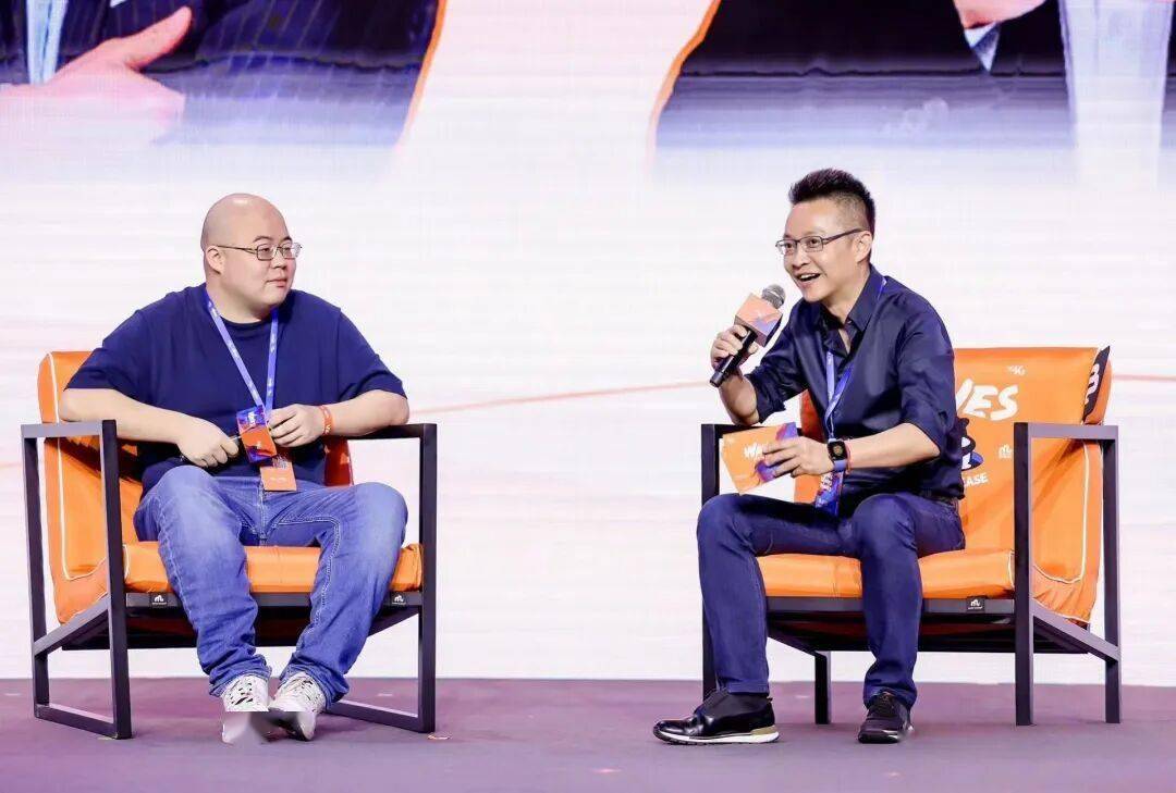 智谱、MiniMax港股IPO，熬过孤独的人和500亿奖赏 | 深氪lite