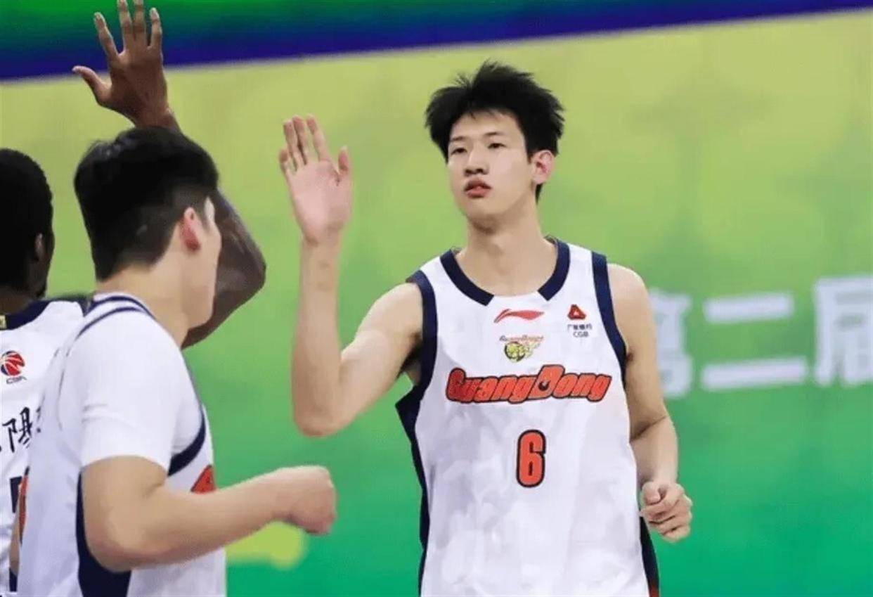 NBA职业联赛中文官网__实时赛程比分+球队资讯广东最遭低估的新星！身高2米07联赛