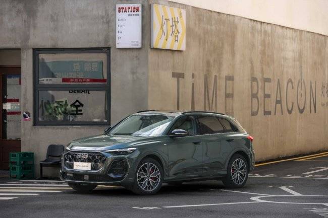 全新奥迪Q5L设计融合理性与感性灯光呈现智能安全美学(图1)