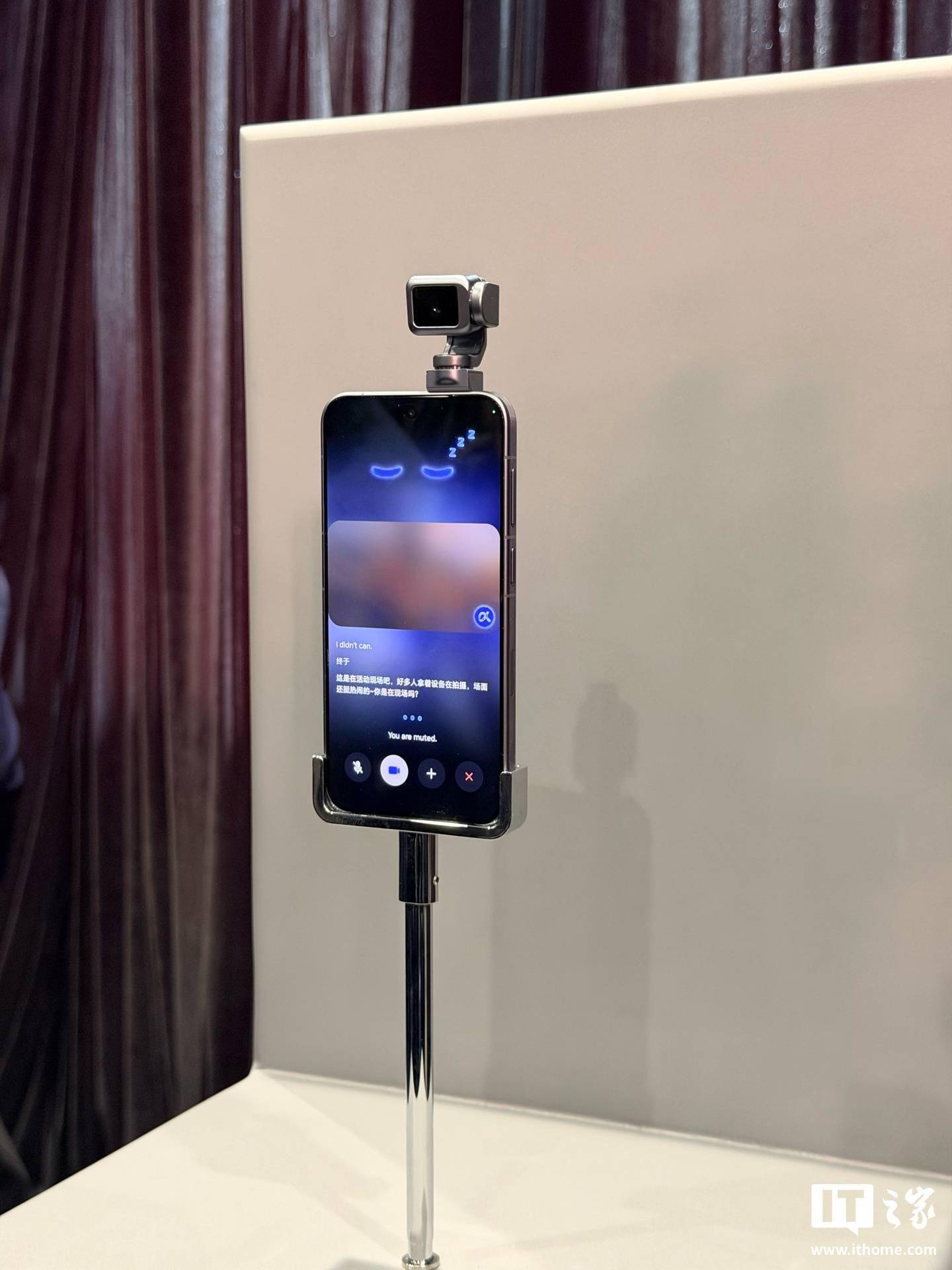 现场直击!荣耀Robot Phone机器人手机长啥样