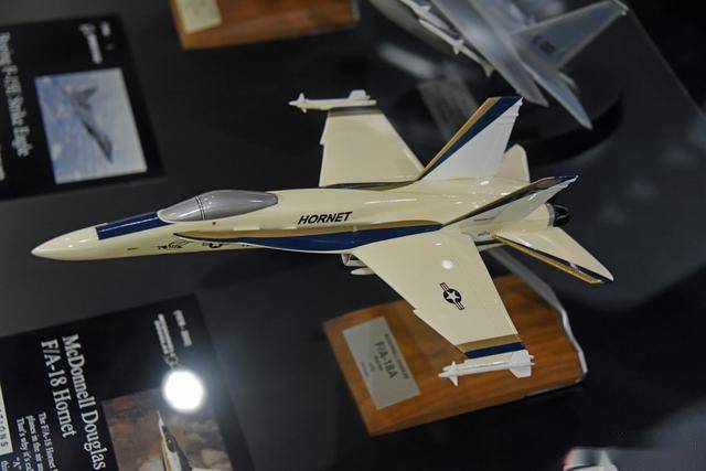 从弃子到全能王：麦道F/A-18“大黄蜂”的逆袭之路