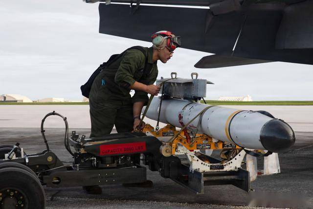 从弃子到全能王：麦道F/A-18“大黄蜂”的逆袭之路