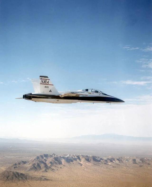 从弃子到全能王：麦道F/A-18“大黄蜂”的逆袭之路