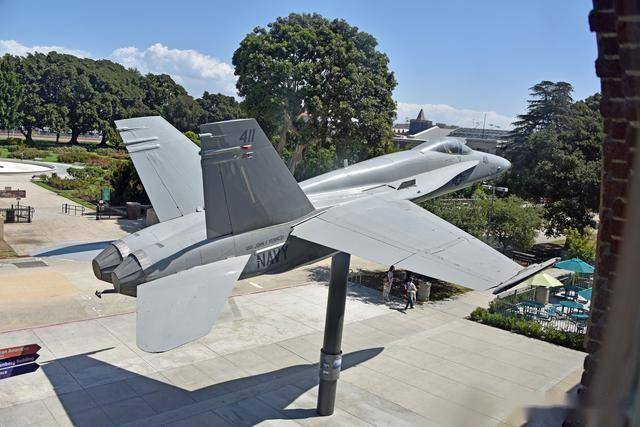 从弃子到全能王：麦道F/A-18“大黄蜂”的逆袭之路