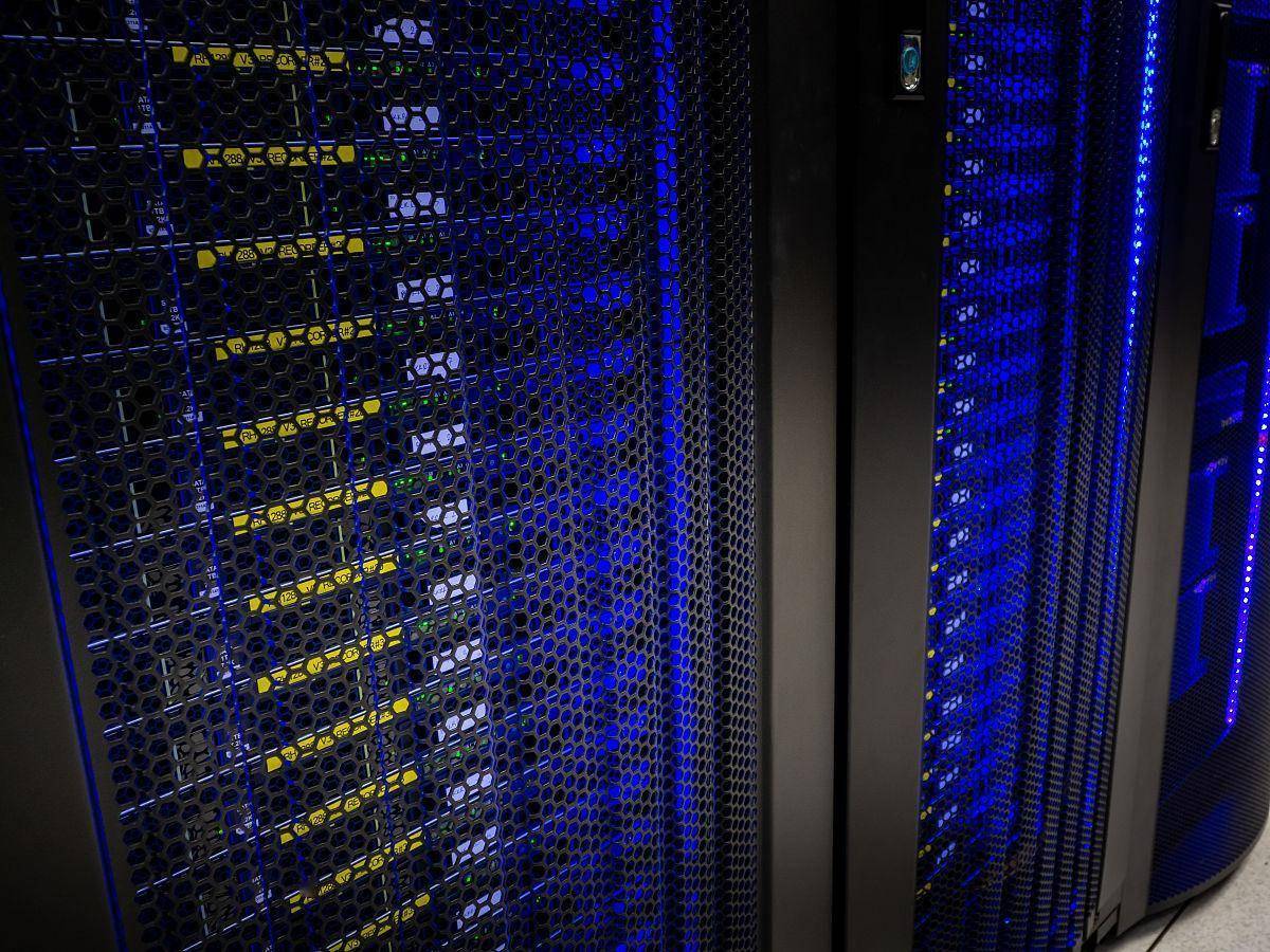 GPU显卡服务器托管省钱攻略：为何算力服务器托管在苏州机房？这都可以