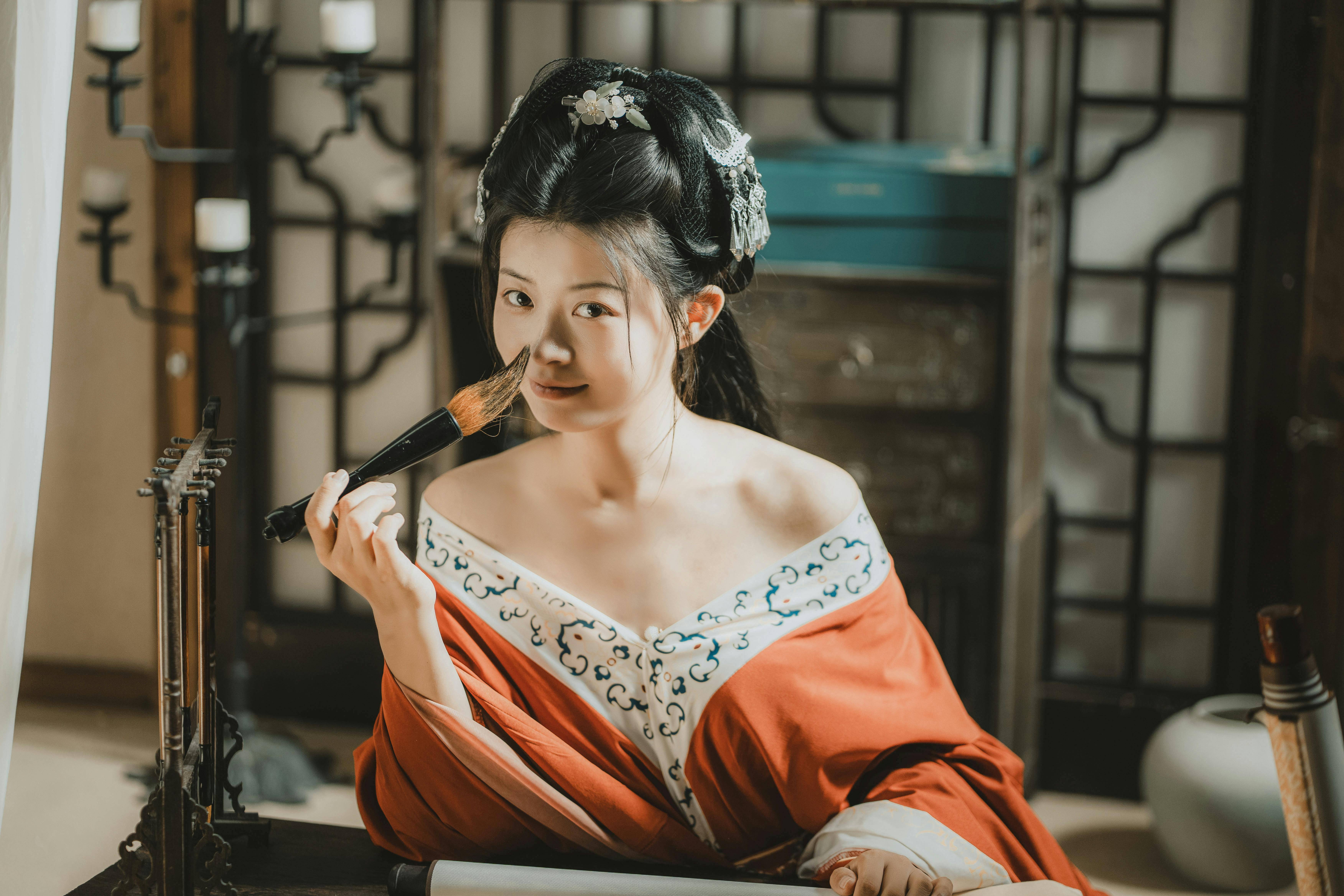 娱乐圈八卦大揭秘：黄灿灿资源飙升唐嫣罗晋异地恋稳定虞书欣自资拍戏