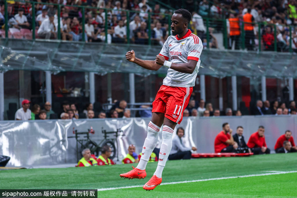 随着米兰3-0莱切！出现3大明显事实，不是拉比奥，最大功臣是他