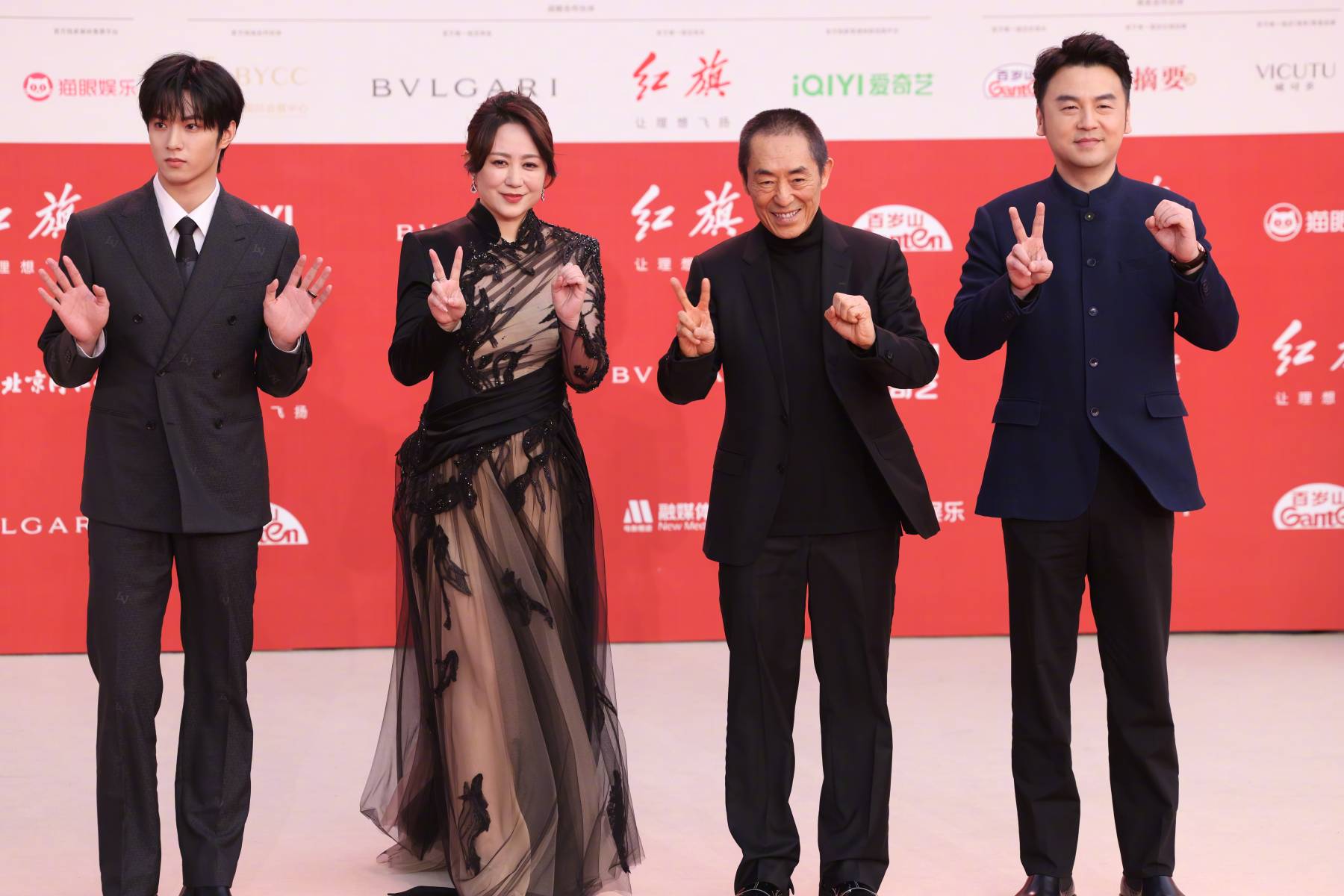 雷佳音马丽刘耀文一家三口走北影节红毯-搜狐大视野-搜狐新闻