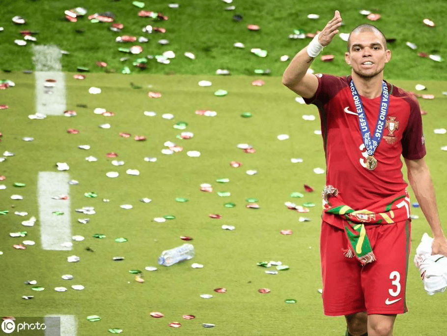 葡萄牙传奇后卫"武僧"佩佩宣布退役