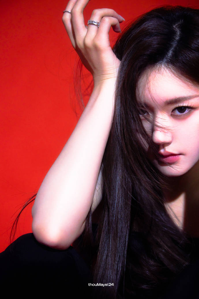 赵露思蓝色妖姬妆容嘴唇性感眼神魅惑超会钓