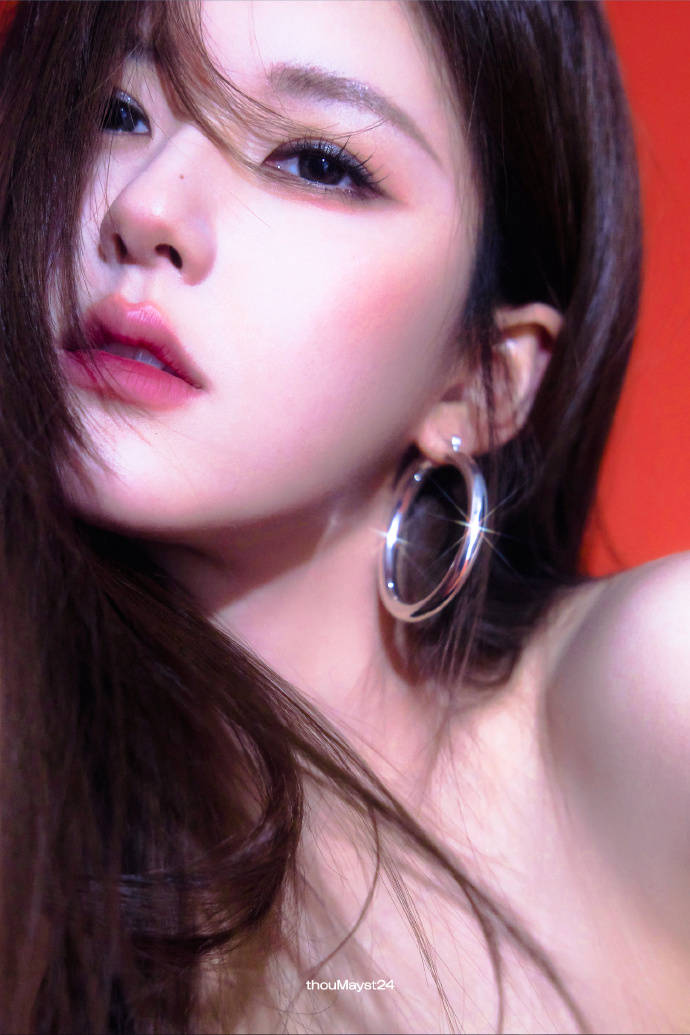 赵露思蓝色妖姬妆容嘴唇性感眼神魅惑超会钓