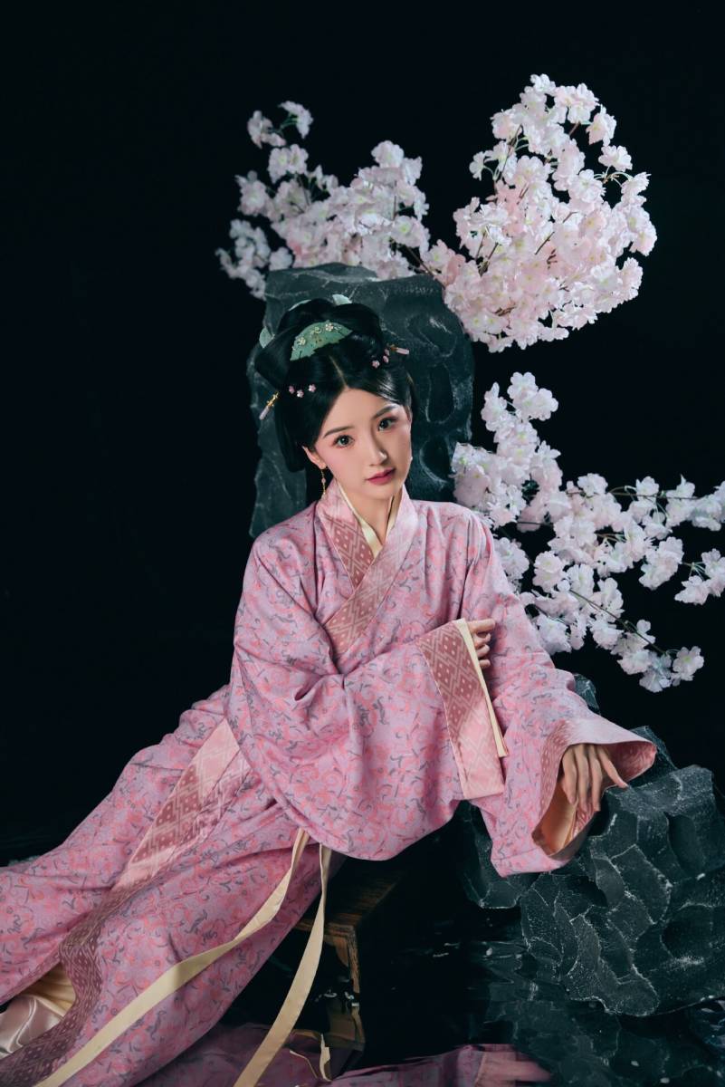 毛晓彤国风汉服写真:魅力女神