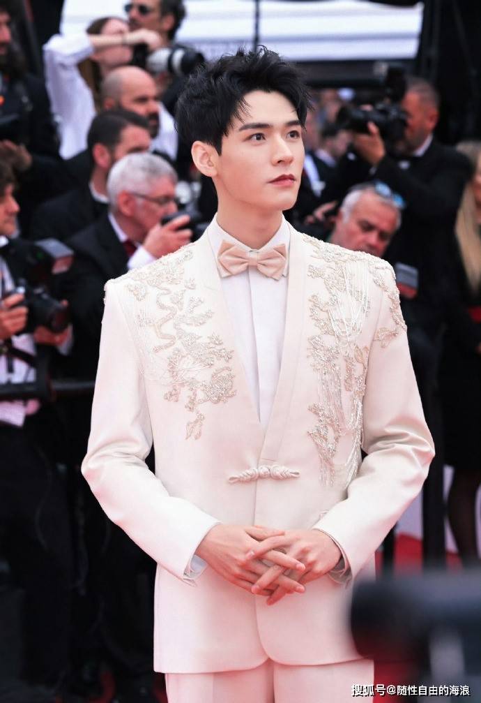 龚俊李现戛纳红毯造型看看两位的状态如何