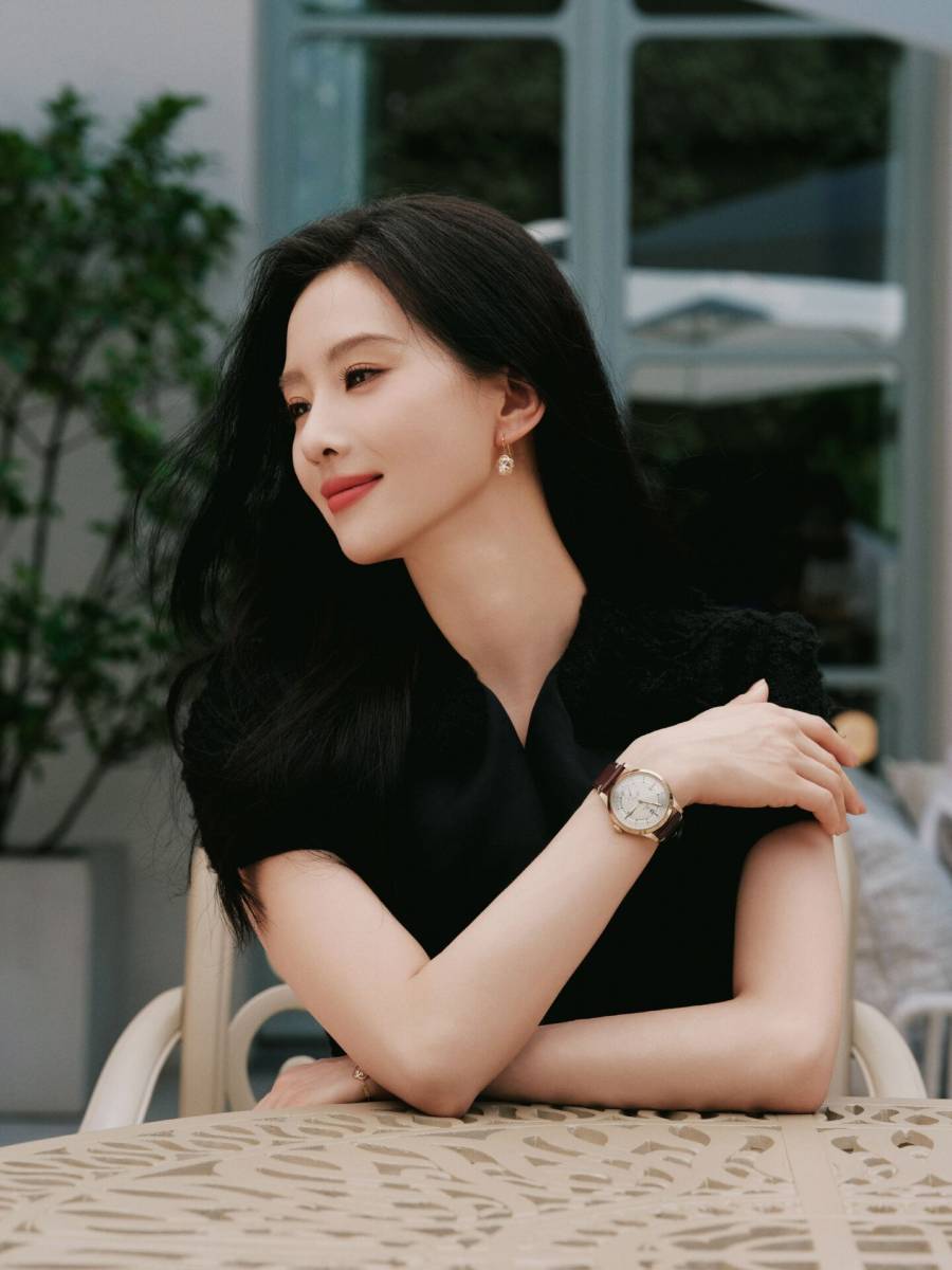 女星刘诗诗优雅极致造型:天生丽质