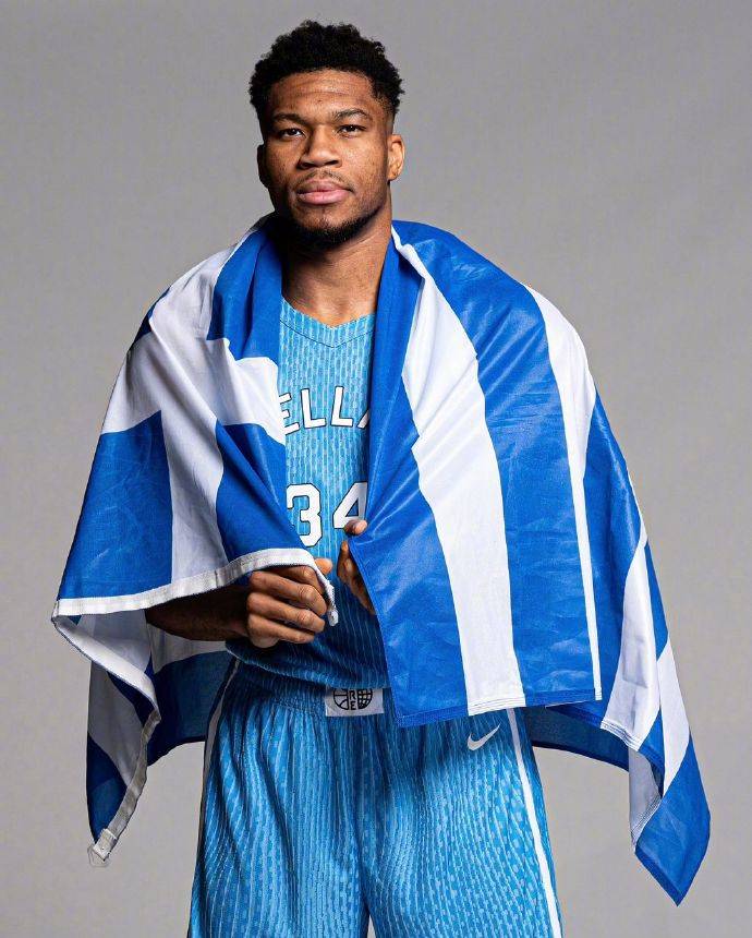 组图霸气侧漏字母哥晒国家队服定妆照