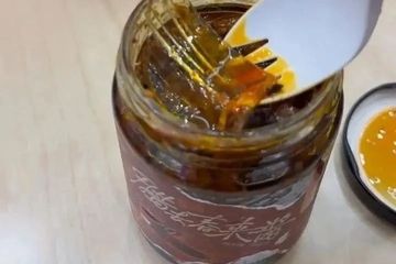 消费者反映称在辣酱中吃出玻璃 茶颜悦色回应：