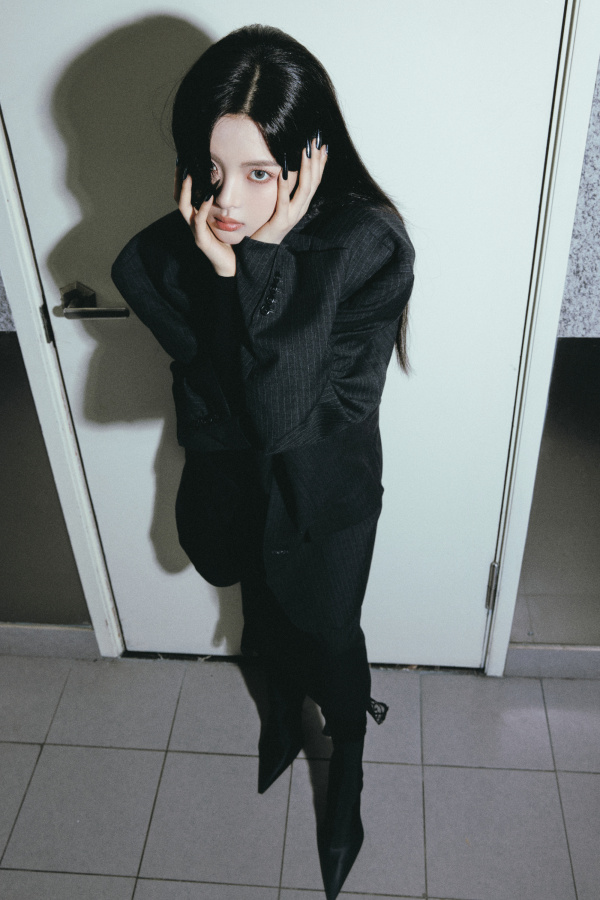 杨超越西装时尚秀 勾丝人咯