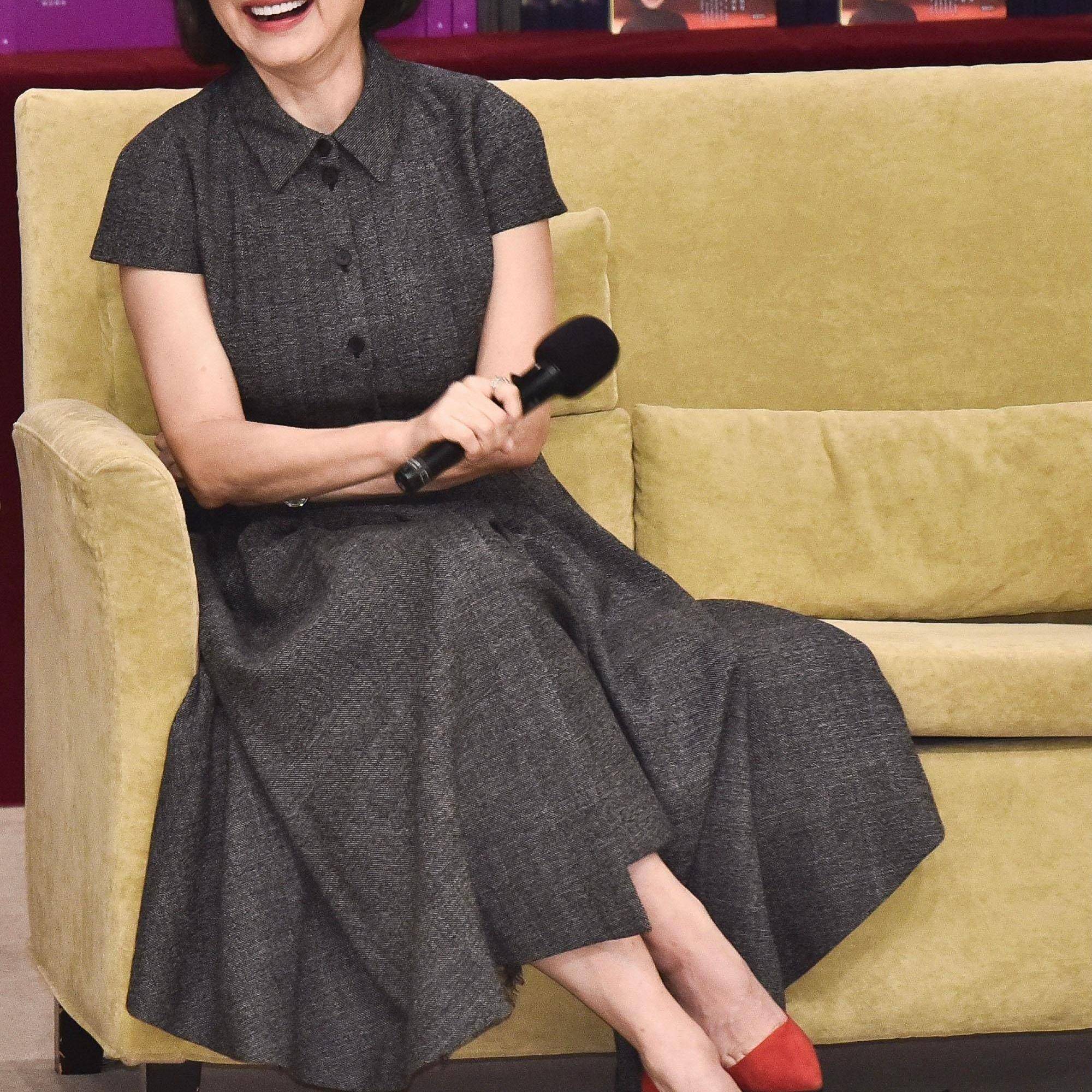 在配饰方面,她精心挑选7878 配饰在林青霞的穿搭中起着至关重要的