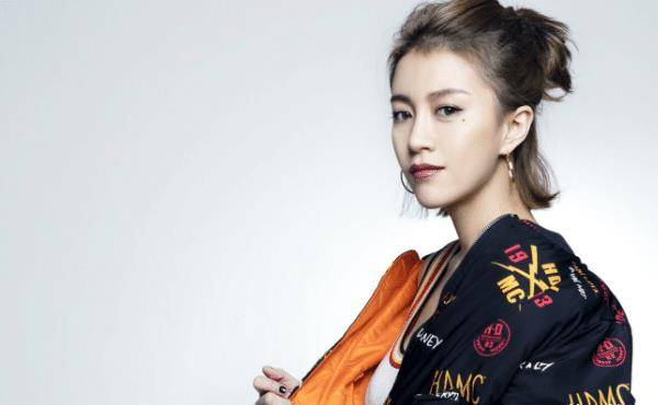 曾参加音乐选秀节目败给张碧晨,能力被观众肯定,却一直被埋没_比赛