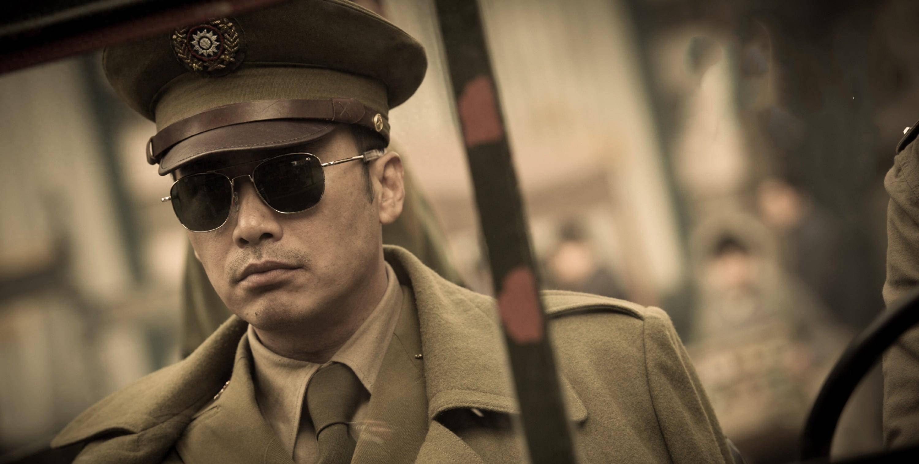 谁看谁踩雷,"谍战教父"也带不动_穿着_剧情_杨烁