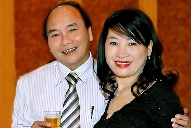 越南第一夫人:天生一张旺夫脸,儿女双全,致力发展丝