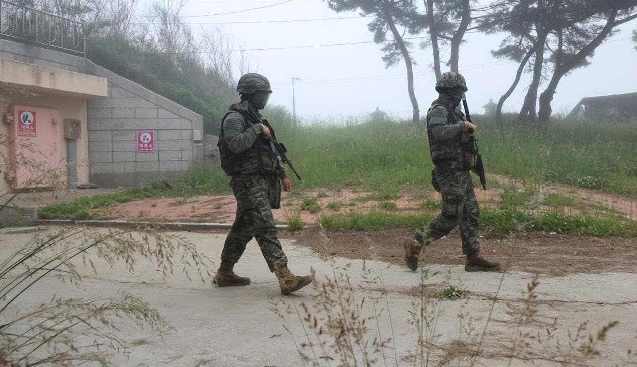 一覺醒來半島有變,朝鮮軍隊向禁區開炮,壓箱底的核排