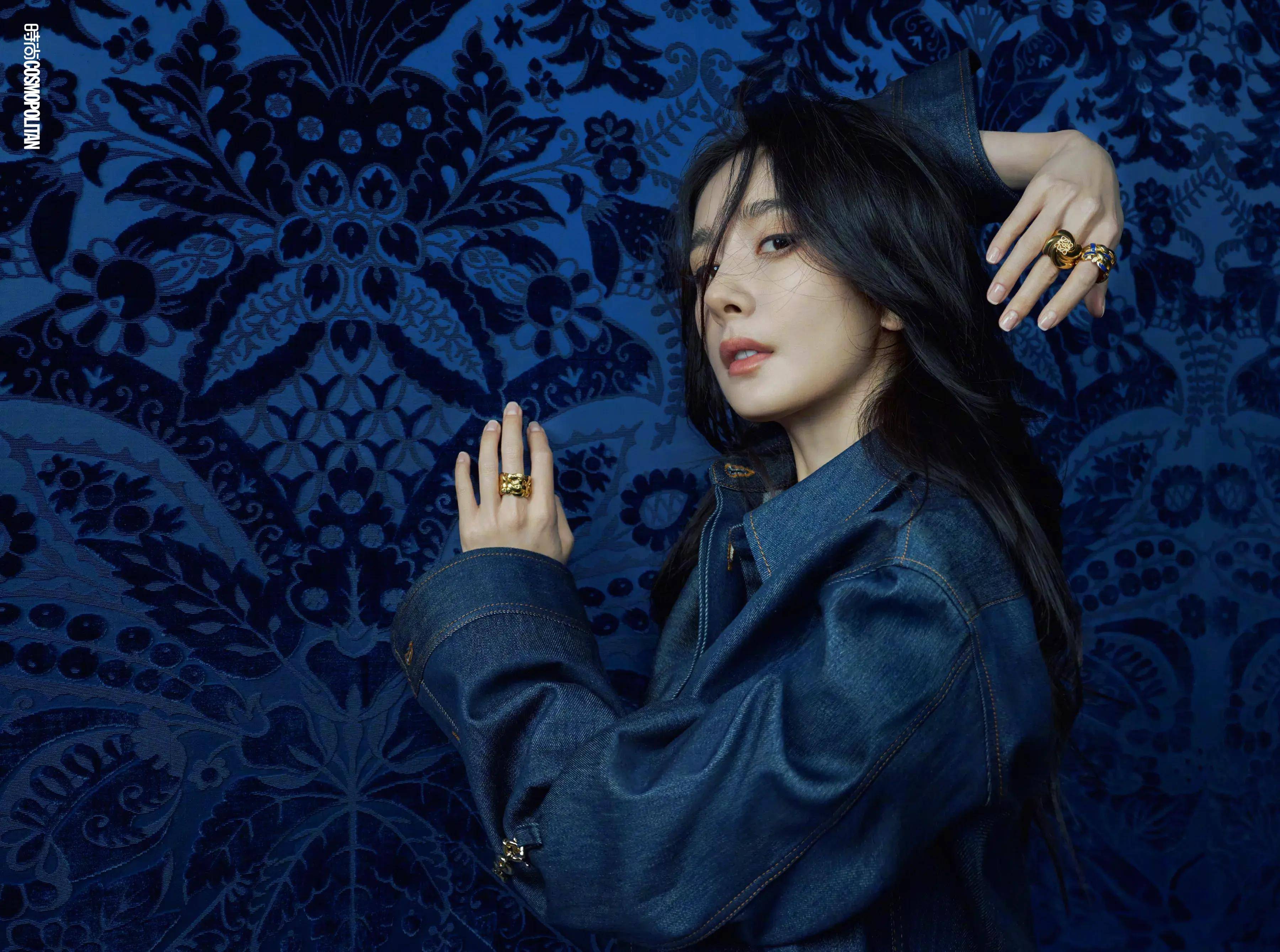 杨幂登时尚cosmo十二月封面,袒露香肩演绎古堡名伶,太美了_风格_裙子