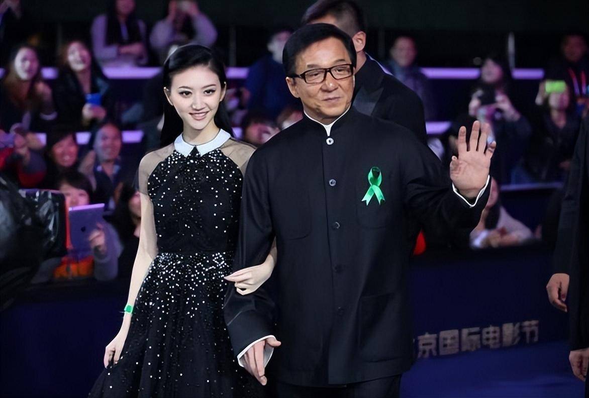 赵文卓与甄子丹的恩怨,牵动半个娱乐圈,杨幂因此丢失港圈资源_檀冰