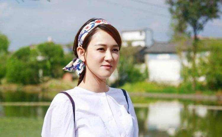 戚薇戴起来像"梅超风",可赵丽颖钟楚曦却能美上天_运动_时候_造型