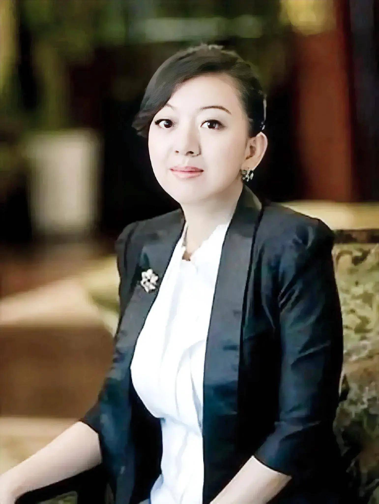 广东普宁80后女企业家从立白公主到朝云掌门人陈丹霞的商业传奇之路