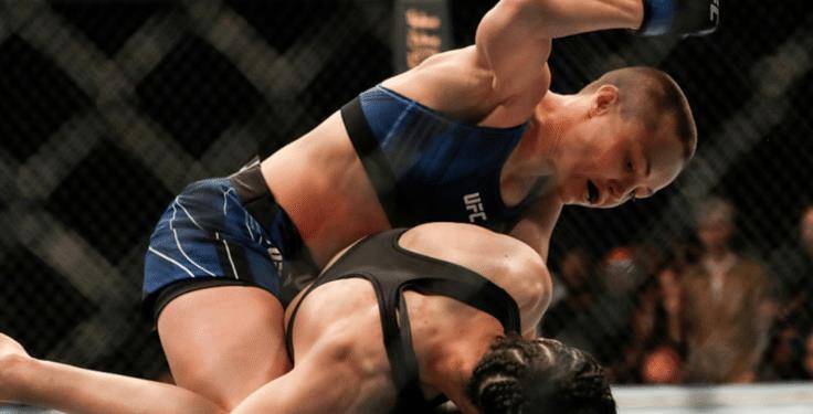 中国ufc一姐张伟丽:被罗斯高扫踢爆头ko,直言自己能赢回来_比赛_格斗