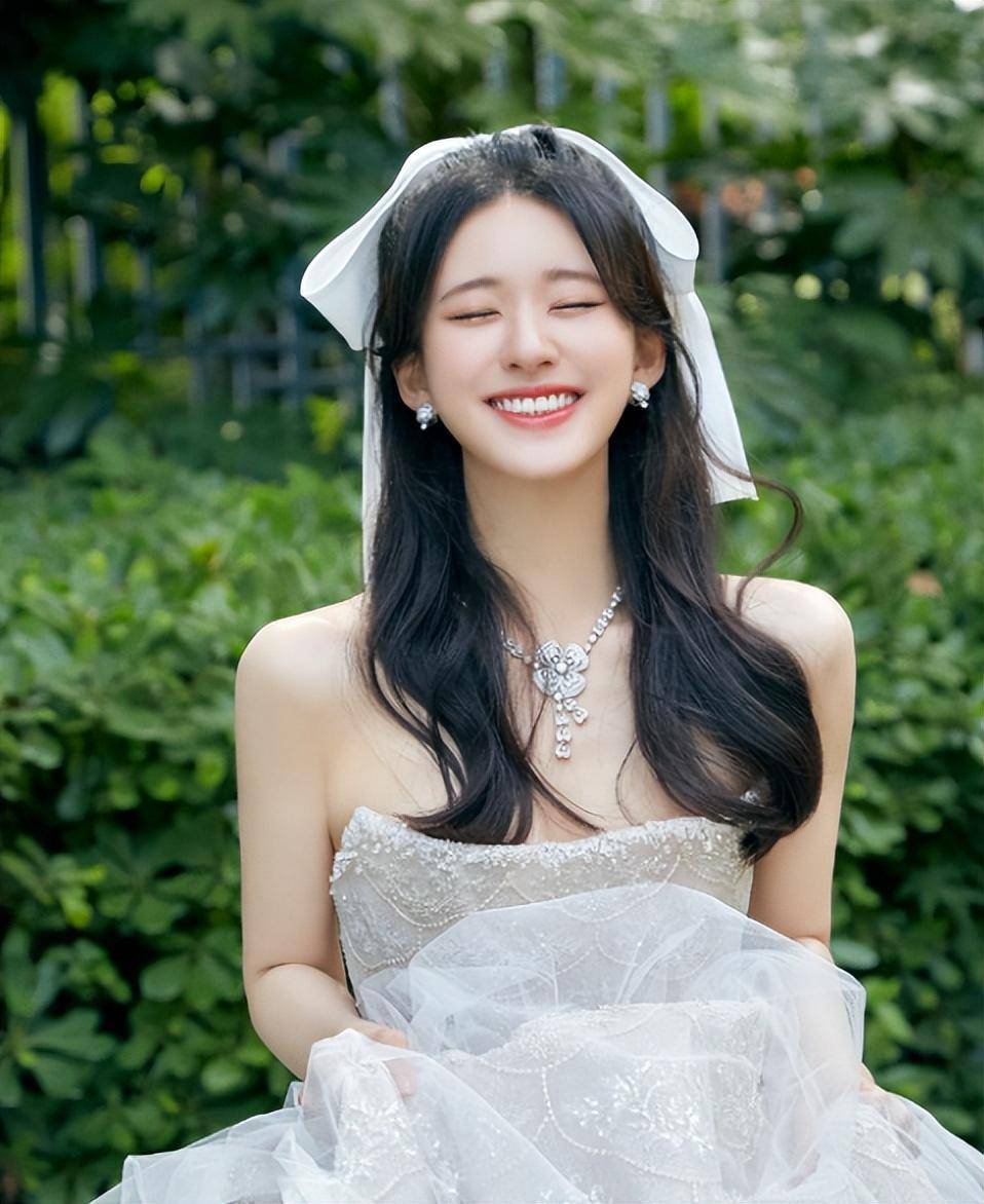 25岁赵露思微胖性感!越来越迷人了~_整体_角色_设计