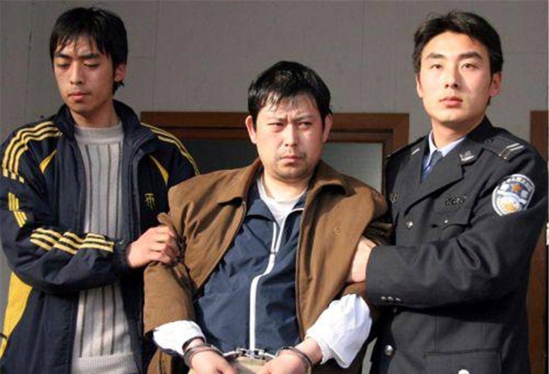 任晓峰:因嫉妒别人开豪车,偷5100万买彩票,血本无归后疯狂逃窜_马向景