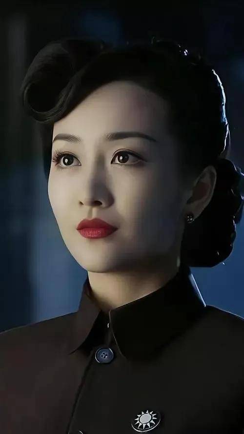 和刘涛殷桃的"军装照"放一起,差别出来了_孙俪_李冰冰_军人