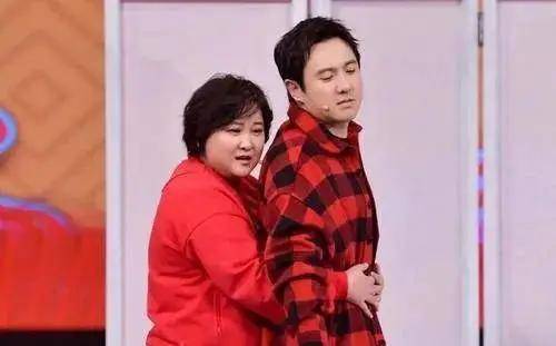 贾玲在节目中自嘲身材胖,找不到男朋友,然而实际上,她在娱乐圈的男性