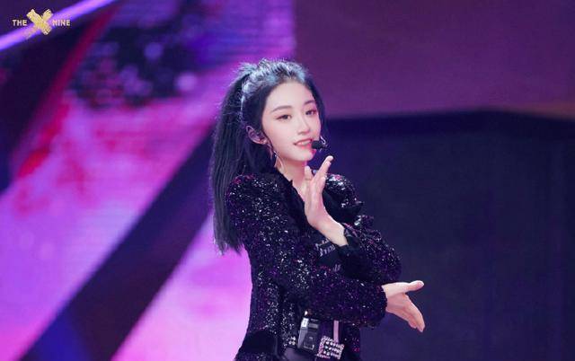 the9成团首秀拿6个热搜,虞书欣回应有态度,刘雨昕释放无限能量_喻言