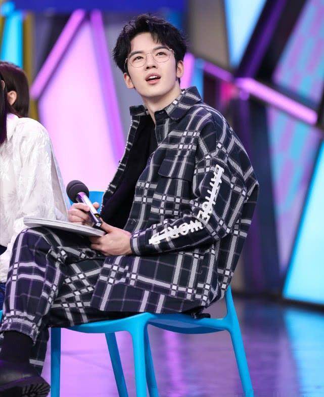 仝卓曾出镜自爆高考经历,快乐大本营删除仝卓名字引热议,这次玩大了