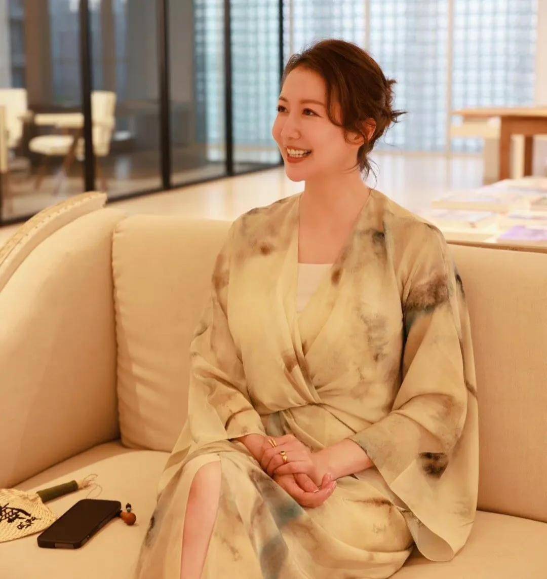 辞职后两次创业,与男子恩爱11年却不生孩子_赵若虹_工作_父亲