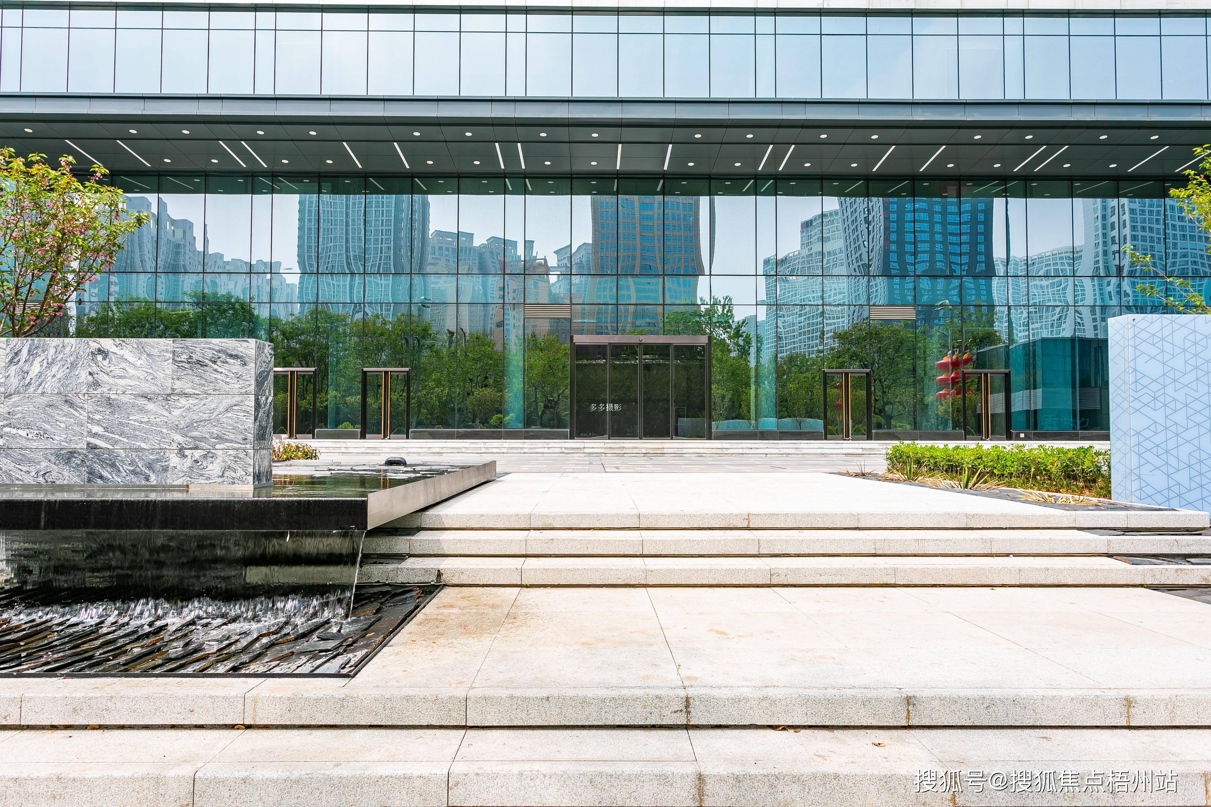 西安新长安广场二期租1-20人工位 精装修 交通便利 可注册_距离_办公