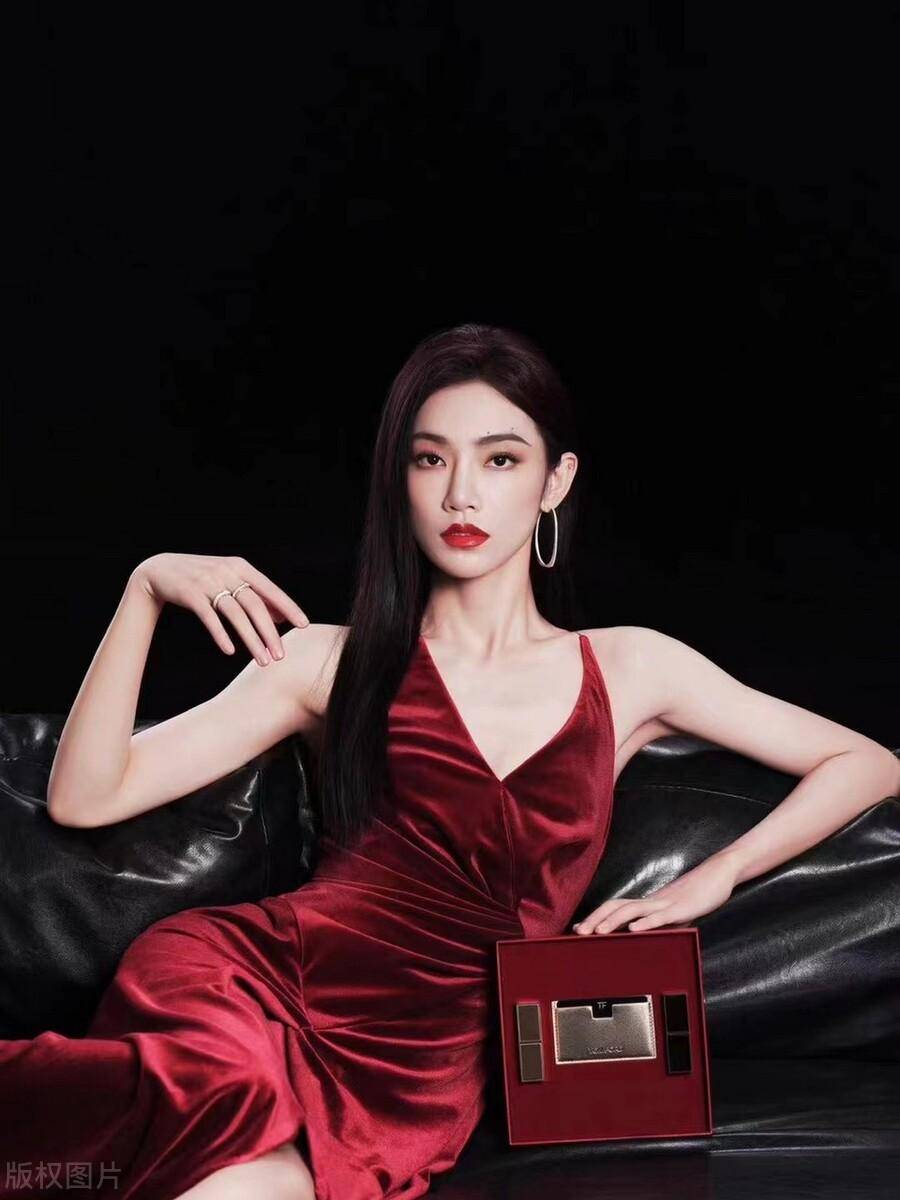 女神降临:她们的美貌不仅令人惊叹,更是一种魔力_气质_人物_成为了