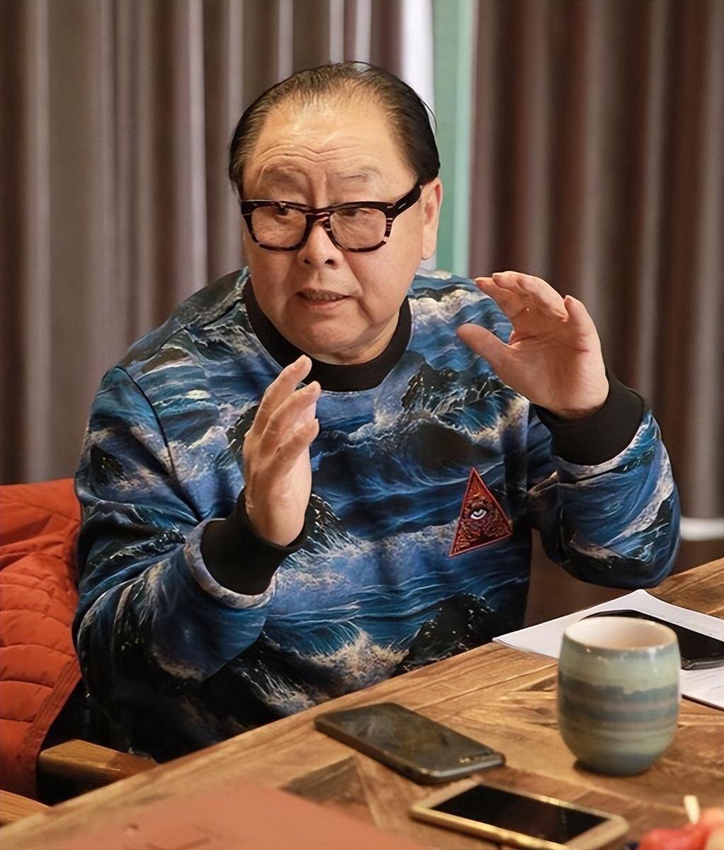 74歲馬德華,把豬八戒演活了,在現實生活中也是一個贏家_演藝_角色