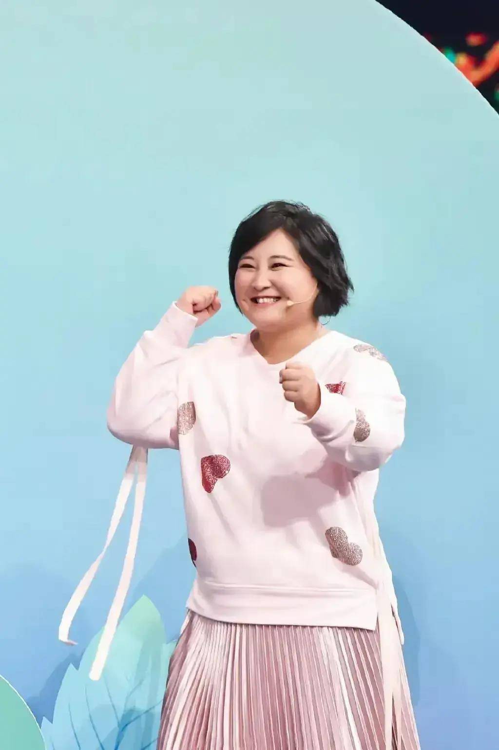 《热辣滚烫:贾玲新片瘦身惊艳众人》瘦身100斤网友惊叹!