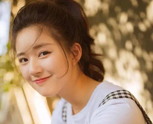 杨洋的绯闻女友们:四位高颜值女神,究竟谁是他心中的挚爱?